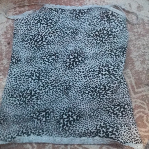 This is a Arizona Jean Tank top w a built in bra - Picture 1 of 3